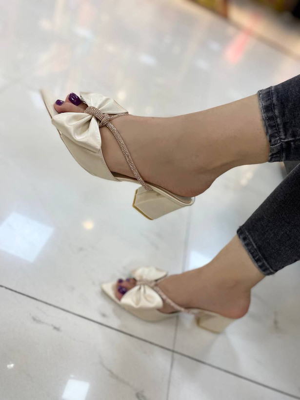 صندل مجلسی زنانه/دخترانه جنس و کیفیت درجه یک در حد ترک پاخور عالی فوق العاده راحت کیفیت اصلی سایزبندی ۳۶ تا ۴۱ قیمت تولیدی