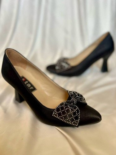 کفش مجلسی زنانه /دخترانه شیک رویه ساتن ترک پاشنه ۷ سانت کلوش خیلی شیک و ظریف کیفیت عالی قبمت منصفانه خرید از تولیدی