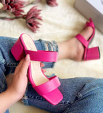 صندل رنگارنگ مدل honey🍯 بهترین و پرفروش ترین صندل پاشنه ۵ سانتی کیفیت عالی و تضمینی سایزبندی ۳۷ تا ۴۰ قیمت منصفانه