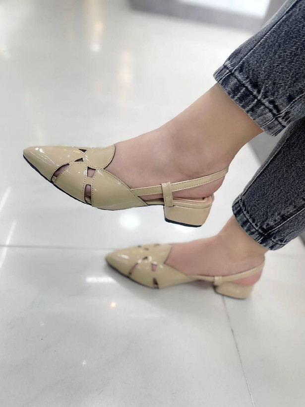 کفش مجلسی زنانه کیفیت اصلی رنگ کرم پاشنه ۳سانت