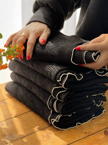 شال دخترانه/زنانه مشکی پلیسه جنس باکارات وارداتی