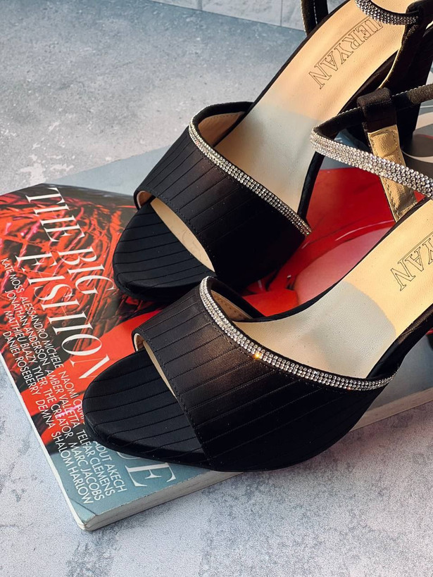 کفش مجلسی زنانه،دخترانه نگینی لژدار رنگبندی عالی پاشنه ۹سانت رنگ مشکی