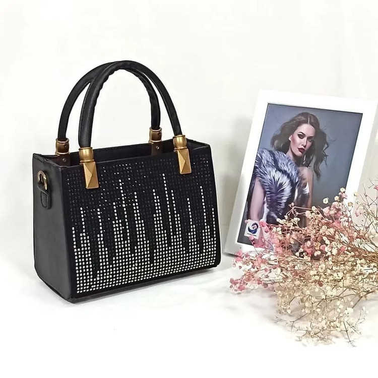 کیف صندوقی دستی مجلسی زنانه/دخترانه در دو جنس انتخابی مخمل و باس ابعاد ۲۱در ۱۶قیمت عالی