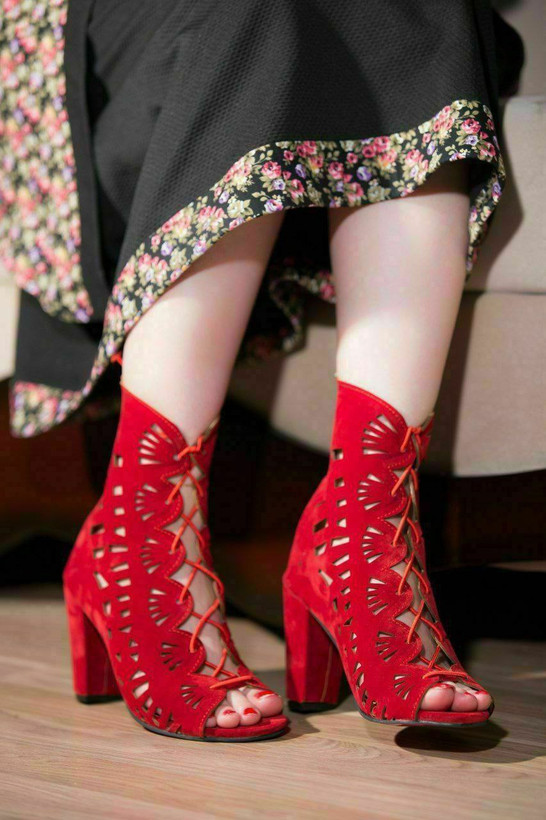 کفش صندل زنانه/دخترانه جنس سوئیت اصل زیره دافوس،تکسون خارجی اصل قالب استاندارد پاخور عالی و شیک کیفیت با تضمین در حد ترک رنگ قرمز