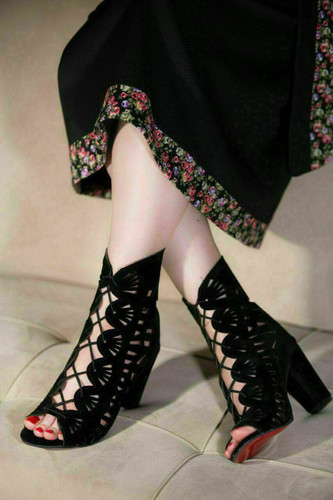 کفش صندل زنانه/دخترانه جنس سوئیت اصل زیره دافوس،تکسون خارجی اصل قالب استاندارد پاخور عالی و شیک کیفیت با تضمین در حد ترک رنگ مشکی