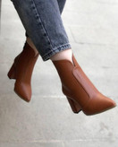 نیمبوت جدید زنانه/دخترانه بسیار شیک و خوشپا و راحت اندازه پاشنه ۵سانت قیمت بسیار عالی و رقابتی رنگ قهوه ای