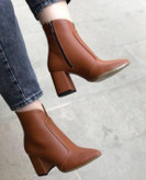 نیمبوت جدید زنانه/دخترانه بسیار شیک و خوشپا و راحت اندازه پاشنه ۵سانت قیمت بسیار عالی و رقابتی رنگ قهوه ای