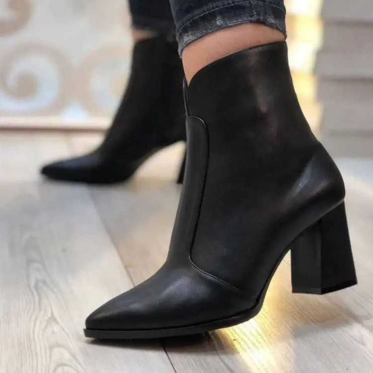 نیمبوت جدید زنانه/دخترانه بسیار شیک و خوشپا و راحت اندازه پاشنه ۵سانت قیمت بسیار عالی و رقابتی رنگ مشکی