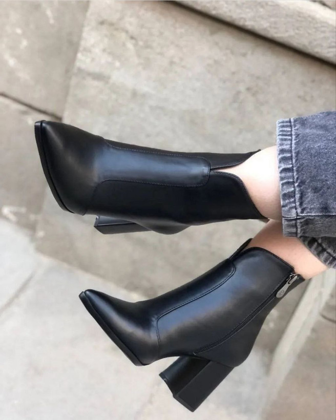 نیمبوت جدید زنانه/دخترانه بسیار شیک و خوشپا و راحت اندازه پاشنه ۵سانت قیمت بسیار عالی و رقابتی رنگ مشکی