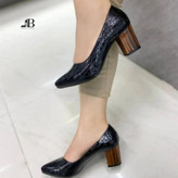 کفش کلاسیک و مجلسی بسیار شیک زنانه/دخترانه پاشنه چپبی کیفیت اصلی رویه ورنی چاپی طرحدار پاشنه دلتا ۶سانت قیمت عالی ارسال فوری