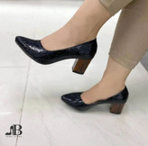 کفش کلاسیک و مجلسی بسیار شیک زنانه/دخترانه پاشنه چپبی کیفیت اصلی رویه ورنی چاپی طرحدار پاشنه دلتا ۳و۶سانت قیمت عالی ارسال فوری