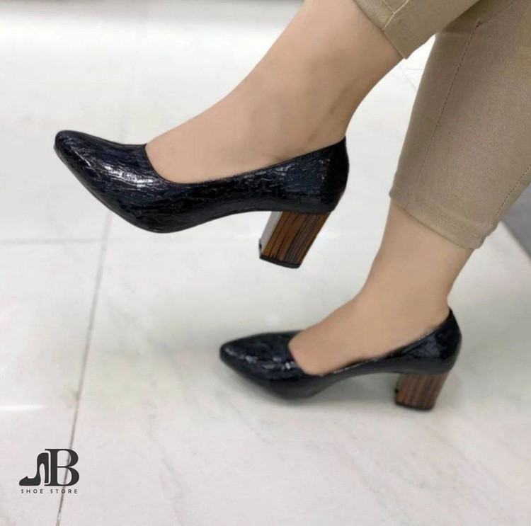 کفش کلاسیک و مجلسی بسیار شیک زنانه/دخترانه پاشنه چپبی کیفیت اصلی رویه ورنی چاپی طرحدار پاشنه دلتا ۳و۶سانت قیمت عالی ارسال فوری
