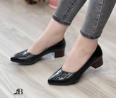 کفش کلاسیک و مجلسی بسیار شیک زنانه/دخترانه پاشنه چپبی کیفیت اصلی رویه ورنی چاپی طرحدار پاشنه دلتا ۳سانت قیمت عالی ارسال فوری