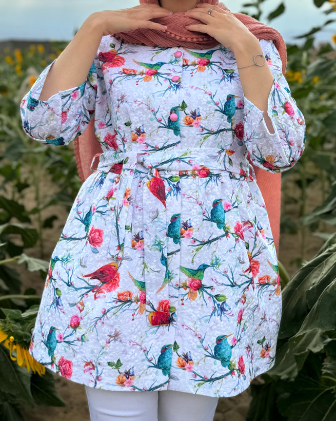 مانتو عیدانه شیک دخترانه/زنانه جنس وال خامه دوزی با کیفیت طرح پرنده داخل مانتو لایی حریر کار شده دو سایزی قد ۸۵ مناسب بهار و تابستان قیمت عالی خرید از تولیدی