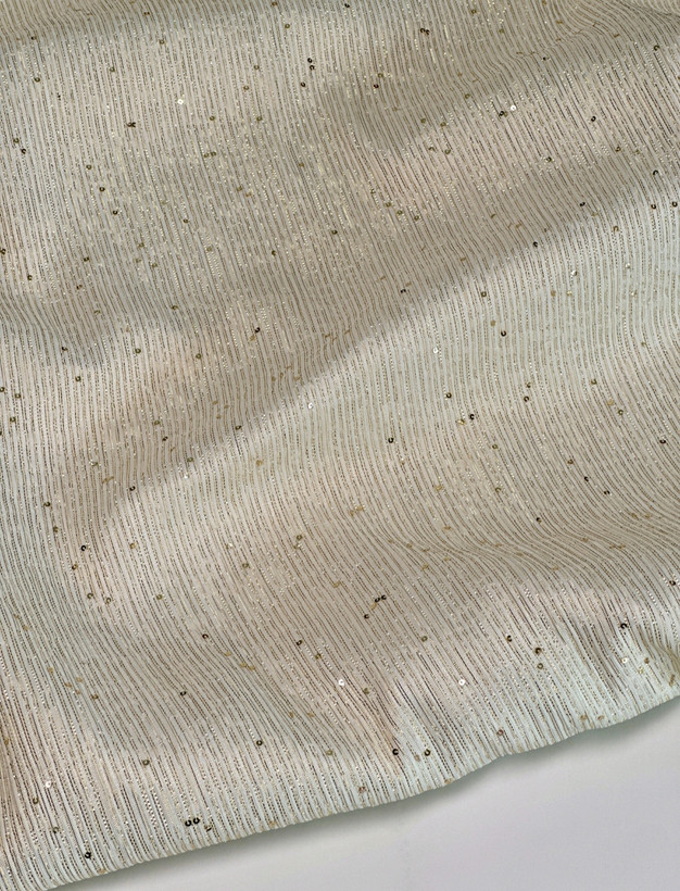 پارچه بسیار شیک زنانه/دخترانه جنس ژاکارد زربافت عرض ۱/۵ بدون آبرفت و چروکی و انعطاف قیمت بسیار عالی خرید از تولیدی رنگ کرم