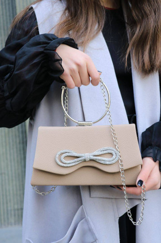 کیف مجلسی بسیار شیک زنانه/دخترانه جنس شرانک خارجی ابعاد ۲۵ در ۱۳ قیمت بسیار عالی و منصفانه رنگ کرم