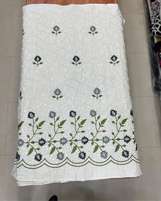 کالکشن عیدانه پارچه لینن سوزندوزی و آیینه دوزی بسیار خاص و باکیفیت عرض ۱/۱۰ دید نداره چروکی و آبرفت بسیار کم با قیمت پارسال منصفانه و رقابتی