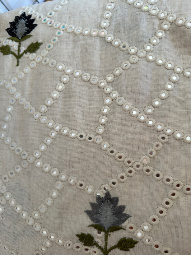 کالکشن عیدانه پارچه لینن سوزندوزی و آیینه دوزی بسیار خاص و باکیفیت عرض ۱/۱۰ دید نداره چروکی و آبرفت بسیار کم با قیمت پارسال منصفانه و رقابتی