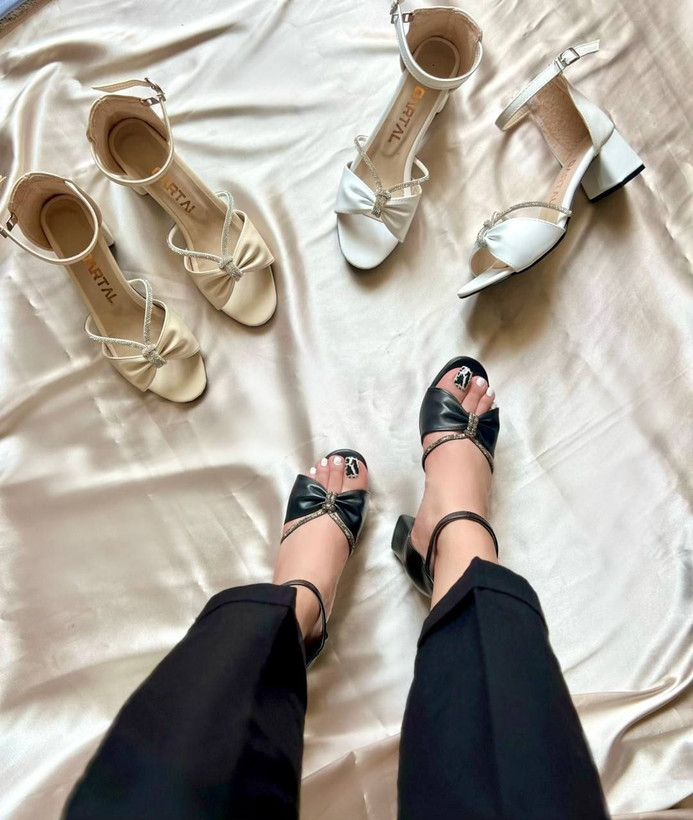 کفش مجلسی زنانه /دخترانه مدل zero رویه کار چرم صنعتی وارداتی نگین ها خارجی و بدون ریزش اندازه پاشنه ۴ سانت قیمت بسیار عالی خرید از تولیدی