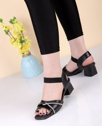 صندل نگینی زنانه/دخترانه زیره pvc راحت رویه چرم و نگینی سبک و راحت شیک و خوشپا قیمت بسیار عالی خرید از تولیدی