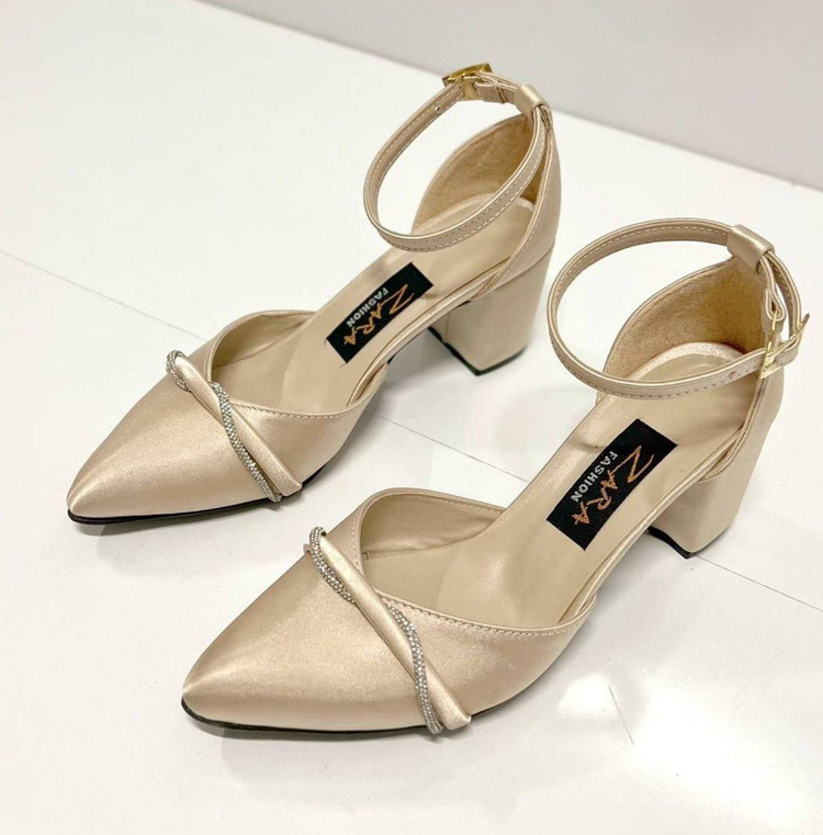 کفش مجلسی زنانه/دخترانه مدل aleyna پاشنه ۶ سانتی جدیدترین طرح rafik رویه کار ساتن ترک زیره خط دار نگین وارداتی و بدون ریزش ظرافت و کیفیت و قیمت عالی