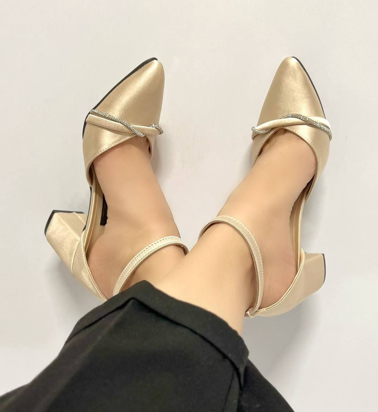 کفش مجلسی زنانه/دخترانه مدل aleyna پاشنه ۶ سانتی جدیدترین طرح rafik رویه کار ساتن ترک زیره خط دار نگین وارداتی و بدون ریزش ظرافت و کیفیت و قیمت عالی ظرافت و قیمت عالی،خرید از تولیدی