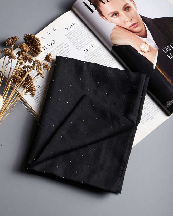 شال مشکی نخی مزونی نگینی متریال نخ اعلا تک رنگ قیمت منصفانه تک و عمده خرید از تولیدکننده و واردکننده مستقیم