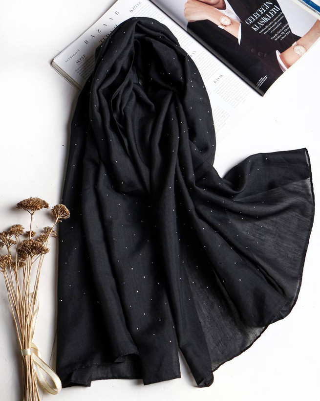 شال مشکی نخی مزونی نگینی متریال نخ اعلا تک رنگ قیمت منصفانه تک و عمده خرید از تولیدکننده و واردکننده مستقیم