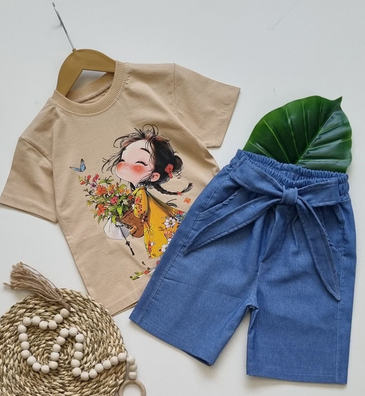 ست کراپ شلوارک دخترانه طرح دخترک جنس کراپ نخ پنبه جنس شلوارک لی پنبه ای درجه یک رنگبندی کرم و نسکافه ای قیمت منصفانه خرید از تولیدی