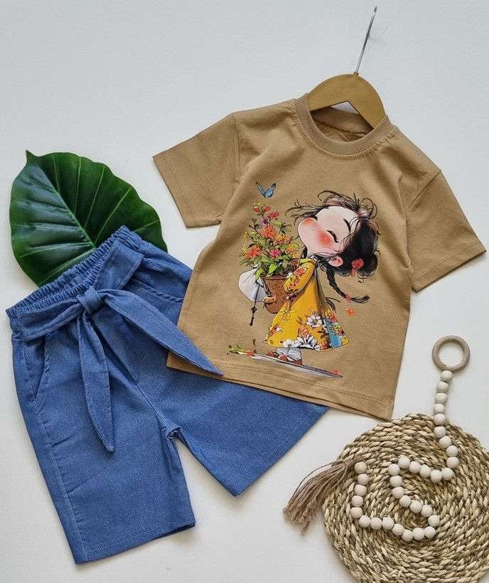 ست کراپ شلوارک دخترانه طرح دخترک جنس کراپ نخ پنبه جنس شلوارک لی پنبه ای درجه یک رنگبندی کرم و نسکافه ای قیمت منصفانه خرید از تولیدی