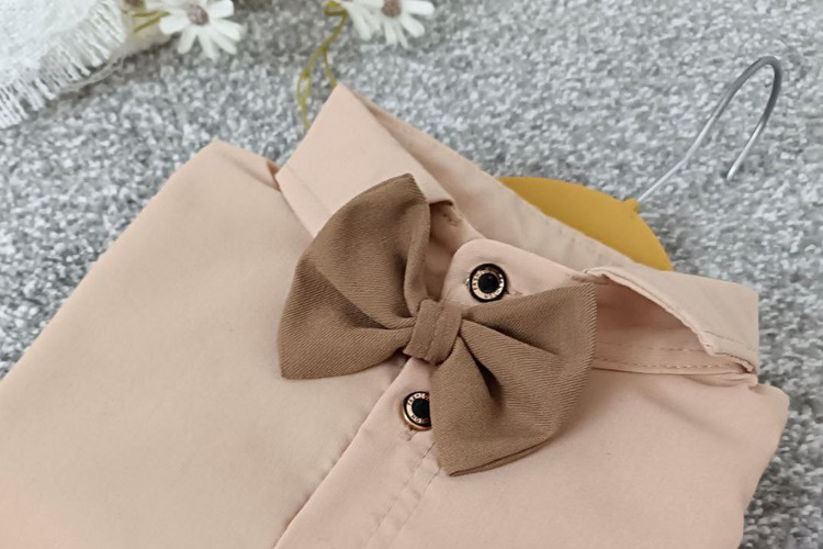 ست مجلسی چهارتیکه پسرانه (پیراهن،شلوار،پاپیون،ساسبند) جنس پیراهن دوشین جنس شلوار کتان بنگال کشسانی دارد