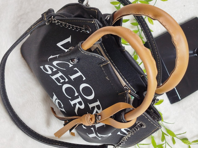 کیف دوشی و دستی زنانه جنس لی ابعاد ۲۵*۳۱ رنگبندی عالی قیمت منصفانه خرید از تولیدی