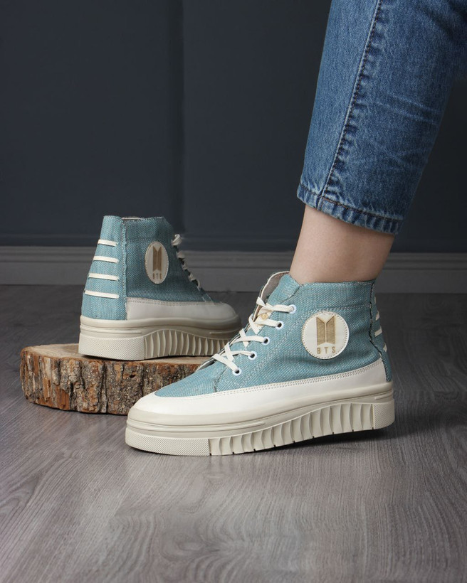 کتونی زنانه/دخترانه مدل جدید بی تی اس قالب استاندارد کیفیت عالی شیک و راحت کیفیت اصلی سایز ۳۷ تا ۴۰ تخفیف خورده ارسال از تولیدی