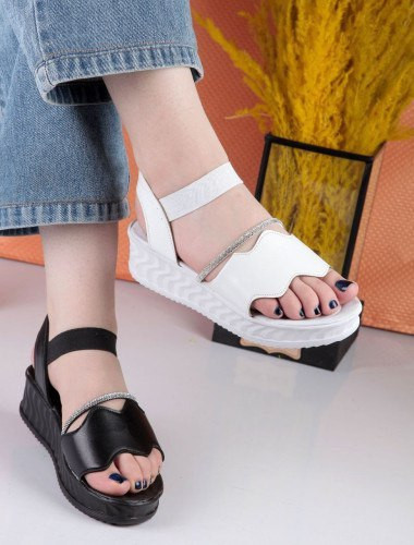 صندل نگینی زنانه/دخترانه پاشنه دار رنگ مشکی رویه بیاله وارداتی زیره مواد نو قالب استاندارد کیفیت عالی سایزبندی ۳۷ تا ۴۰ قیمت منصفانه خرید از تولیدی