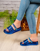 صندل اسپرت زنانه/دخترانه کد a51 رویه ورنی نانو چاپی ترک زیره پیو نرم و سبک نگین وارداتی درجه یک کیفیت درجه یک پاخوری شیک و زیبا قالب استاندارد ارسال پیشتاز قیمت عالی