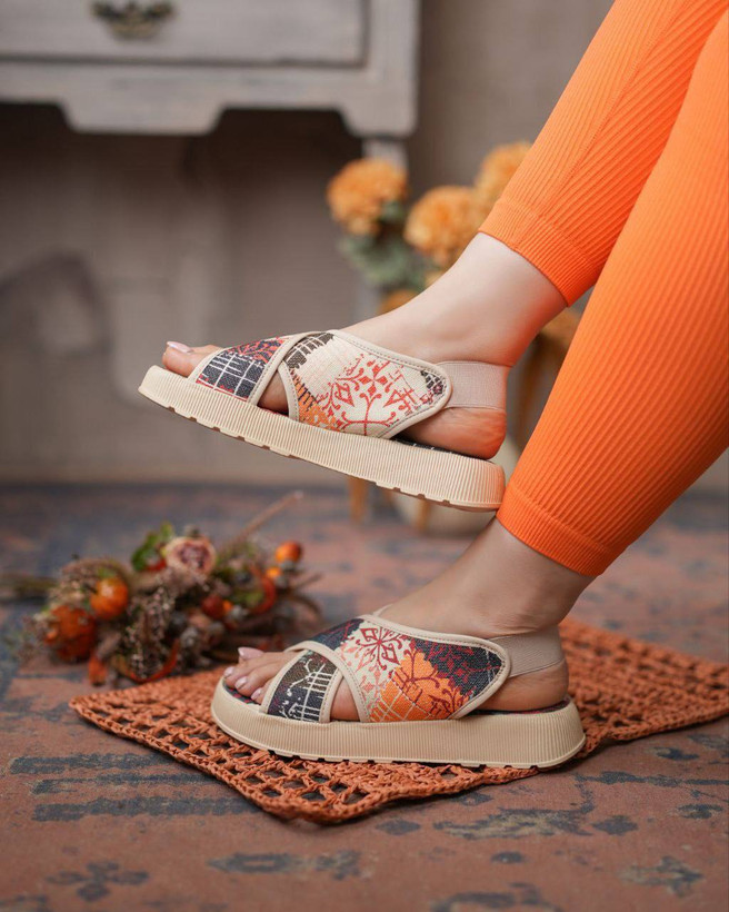 کفش صندل زنانه/دخترانه ترمه اسلیمی رویه چرم حوله ای و لوفرا دارای پد خار پاشنه سایزبندی ۳۷ تا ۴۰ قیمت منصفانه خرید از تولیدی