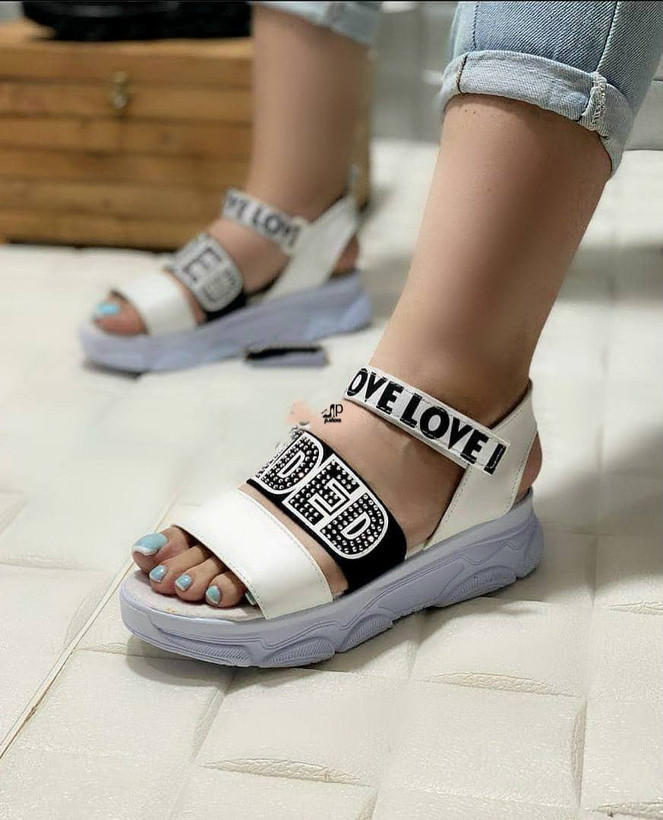 صندل تابستانی زنانه/دخترانه مدل Fadd زیره پیو ایتالیا نرم و سبک پاخوری شیک کیفیت اصلی زیره نرم و با ضمانت سایز ۳۷ تا ۴۰ قیمت منصفانه خرید از تولیدی