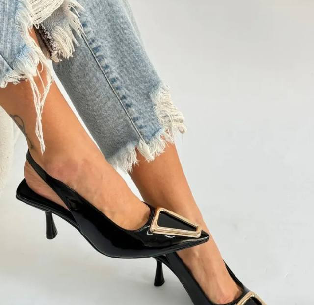 کفش مجلسی زنانه/دخترانه پاشنه پنج سانت طرح مثلث جنس رویه ورنی سایزبندی ۳۷ تا ۴۰ قیمت منصفانه خرید از تولیدی