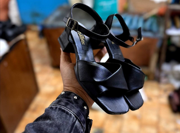 کفش تابستانه زنانه/دخترانه بسیار شیک و راحت سایزبندی ۳۷ تا ۴۰ قیمت رقابتی و منصفانه خرید مستقیم از تولیدی