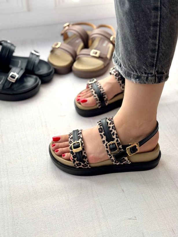 صندل دو سگک زنانه/دخترانه درجه یک طبی تضمینی قالب استاندارد بسیار سبک و راحتلژ ۳ سانت کیفیت عالی سایز ۳۷ تا ۴۰ ارسال فوری عکس ها غیر ژورنال قیمت منصفانه خرید از تولیدی