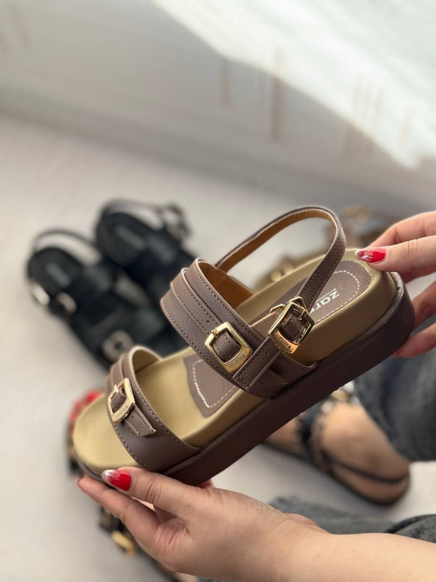 صندل دو سگک زنانه/دخترانه درجه یک طبی تضمینی قالب استاندارد بسیار سبک و راحتلژ ۳ سانت کیفیت عالی سایز ۳۷ تا ۴۰ ارسال فوری عکس ها غیر ژورنال قیمت منصفانه خرید از تولیدی