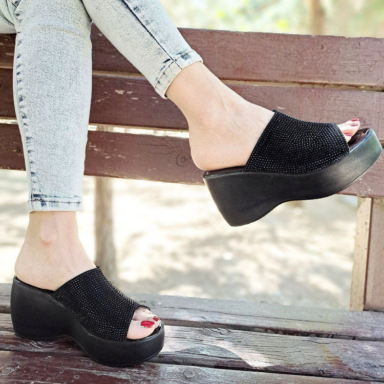 صندل جدید لژ دار زنانه/دخترانه در سه مدل زیبا پاشنه 7سانت زیره پی یو طبی کیفیت عالی دوخت تمیز قالب استاندارد سایزبندی ۳۷ تا ۴۰ قیمت منصفانه خرید از تولیدی