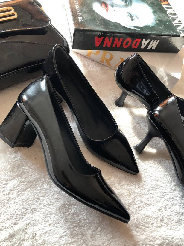 دو مدل کفش مجلسی زنانه/دخترانه و کیف ست رنگ مشکی همیشه پرطرفدار سایزبندی ۳۶ تا ۴۱ پاشنه ۵ سانت کیف یراق خارجی و استر دار ارسال فوری قیمت منصفانه خرید از تولیدی