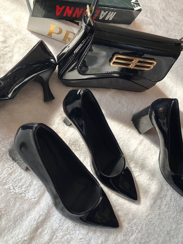 دو مدل کفش مجلسی زنانه/دخترانه و کیف ست رنگ مشکی همیشه پرطرفدار سایزبندی ۳۶ تا ۴۱ پاشنه ۵ سانت کیف یراق خارجی و استر دار ارسال فوری قیمت منصفانه خرید از تولیدی