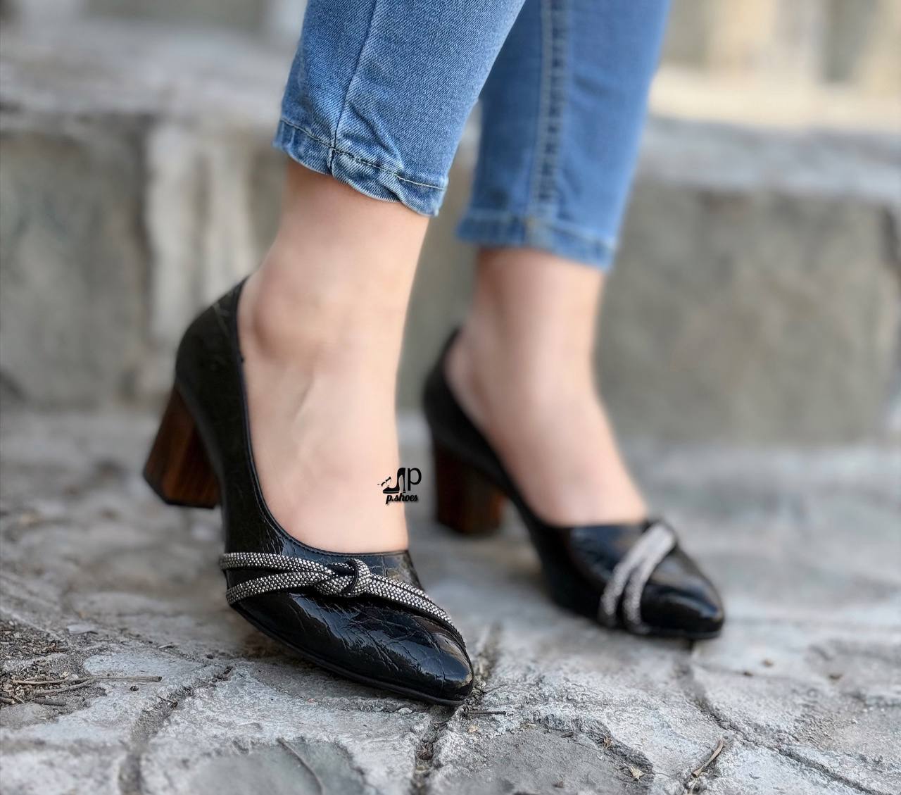 کفش مجلسی زنانه مدل شیرزاد رویه ورنی چاپی پاشنه دلتا چوبی زیره دلتا ۷ سانت سایزبندی ۳۷ تا ۴۱ پاخوری شیک،قیمت منصفانه خرید از تولیدی