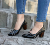 کفش مجلسی زنانه مدل شیرزاد رویه ورنی چاپی پاشنه دلتا چوبی زیره دلتا ۷ سانت سایزبندی ۳۷ تا ۴۱ پاخوری شیک،قیمت منصفانه خرید از تولیدی