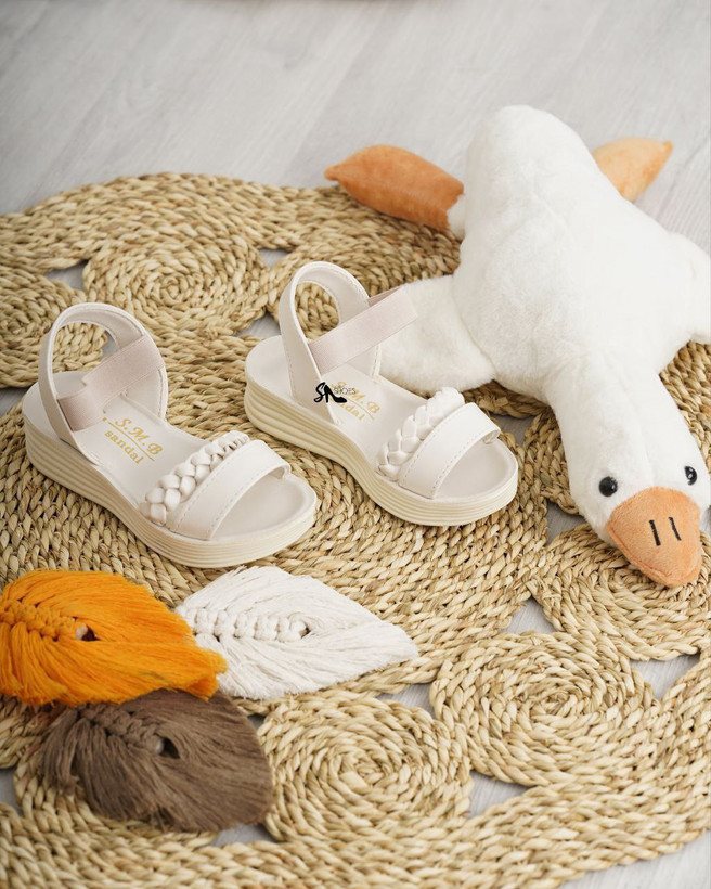 صندل طبی دخترانه زیره پیو کیفیت با ضمانت سایزبندی ۳۱تا ۳۶ رنگ کالباسی و نباتی قیمت ویژه خرید از تولیدی