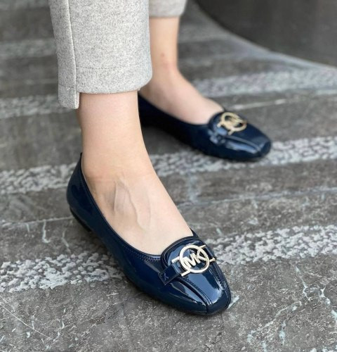 کالج جدید زنانه/دخترانه میکل بسیار شیک خوشپا راحت سایز ۳۷ تا ۴۰ رنگ مشکی و سورمه و زرشکی قیمت منصفانه خرید از تولیدی