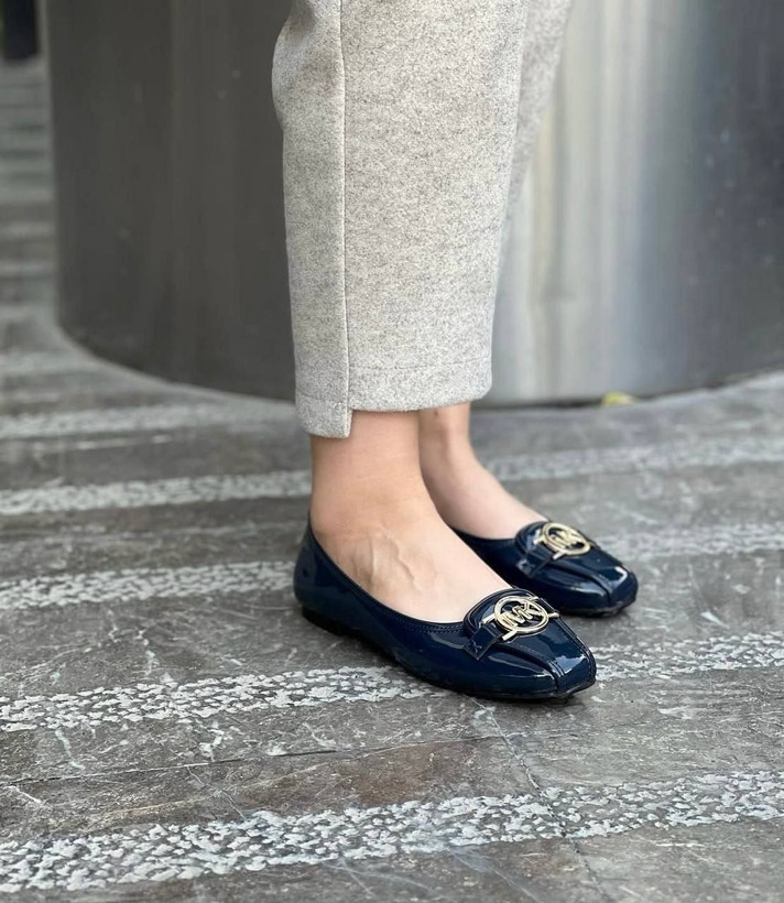 کالج جدید زنانه/دخترانه میکل بسیار شیک خوشپا راحت سایز ۳۷ تا ۴۰ رنگ مشکی و سورمه و زرشکی قیمت منصفانه خرید از تولیدی