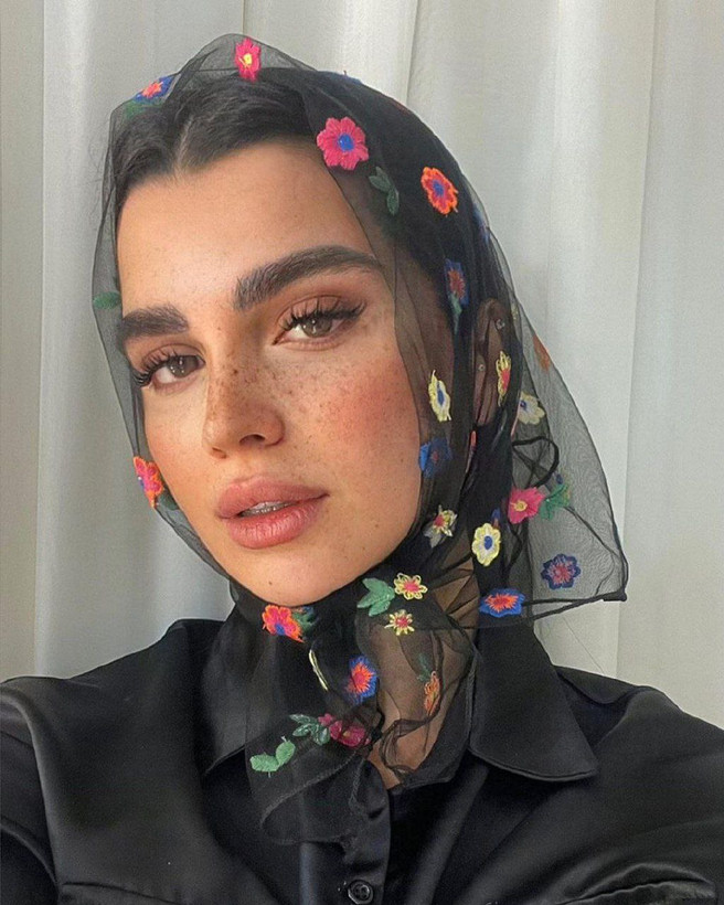 مینی اسکارف توری گلدوزی مزونی تک رنگ بسیار شیک و بهاری و زیبا قیمت منصفانه خرید از تولیدکننده و واردکننده مستقیم